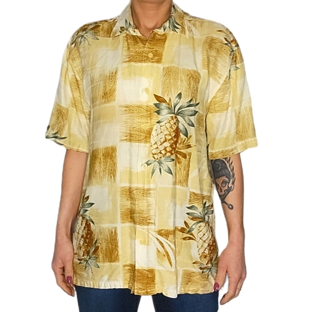 Cubavera Button Up Shirt Size Medium Pineapples